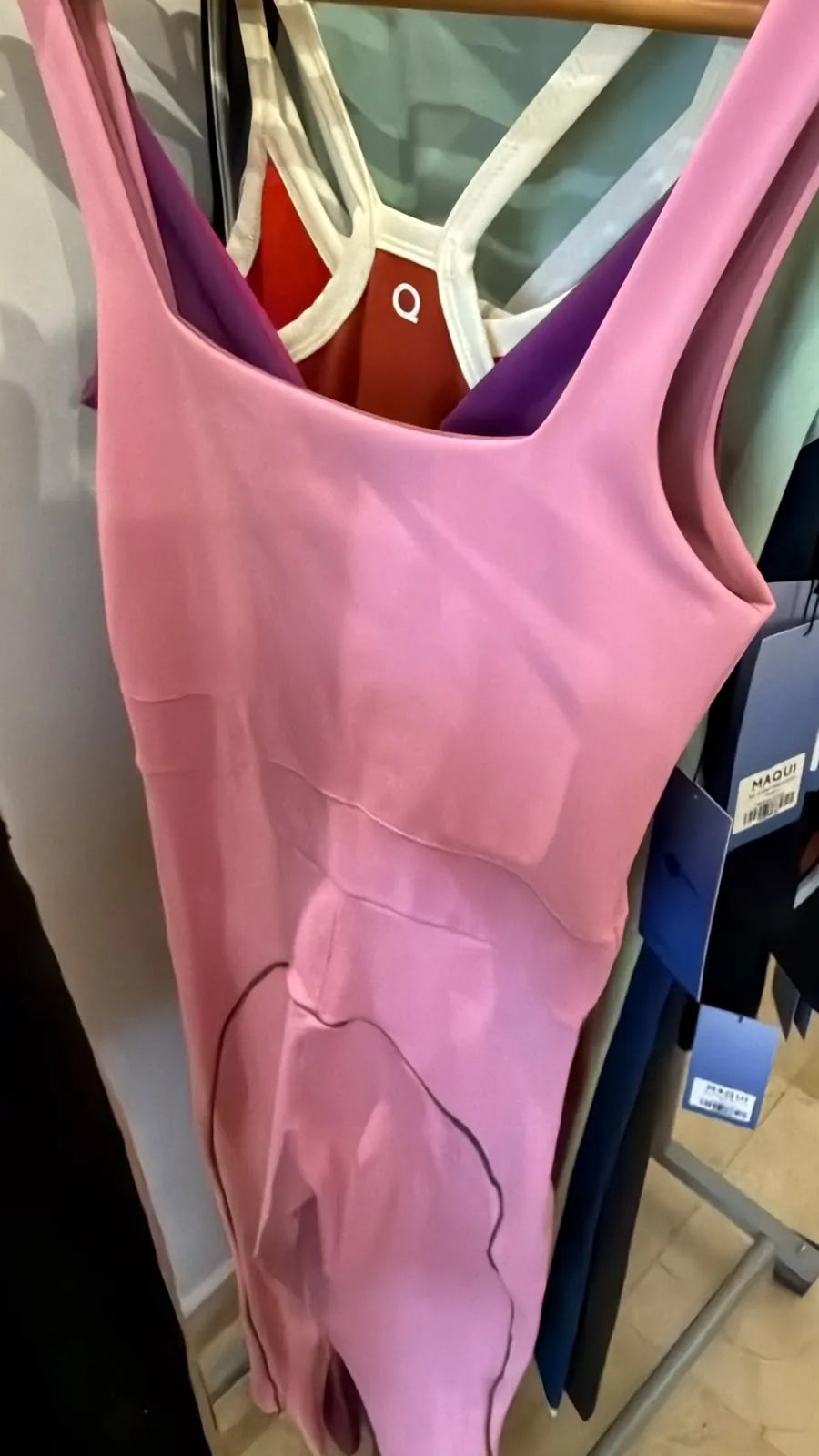 Jumpsuit deportivo largo rosa con escote cuadrado